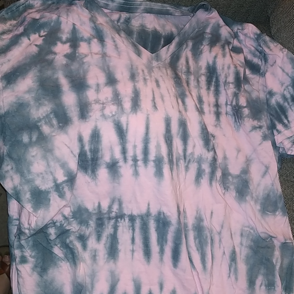 Grey/pink tye-dye shirt